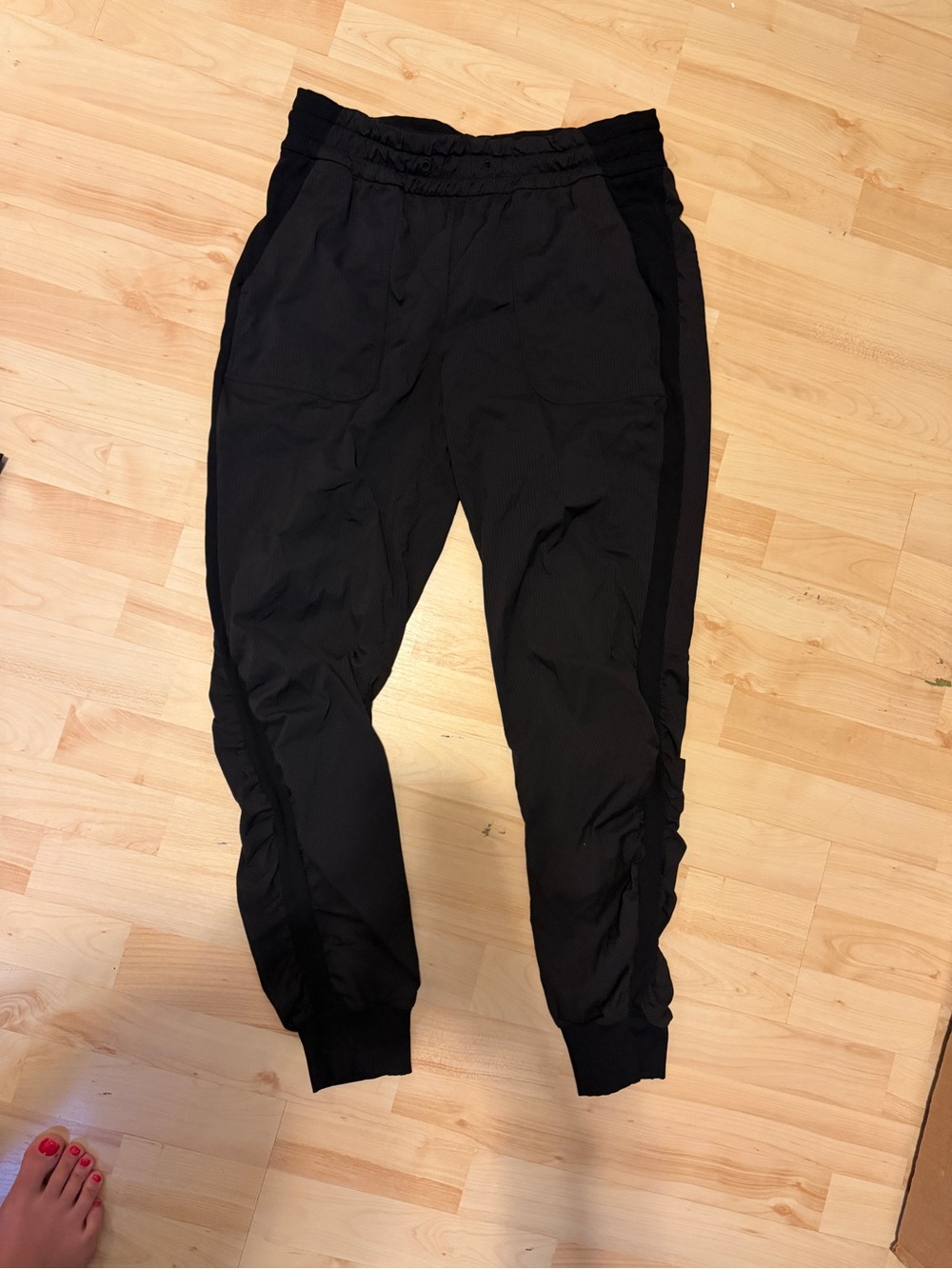 Women’s black lululemon joggers